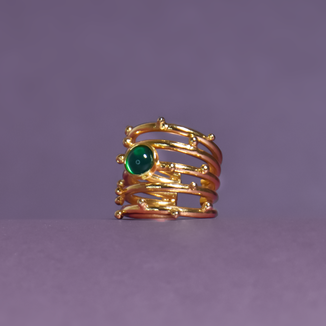 Anello con una gemma