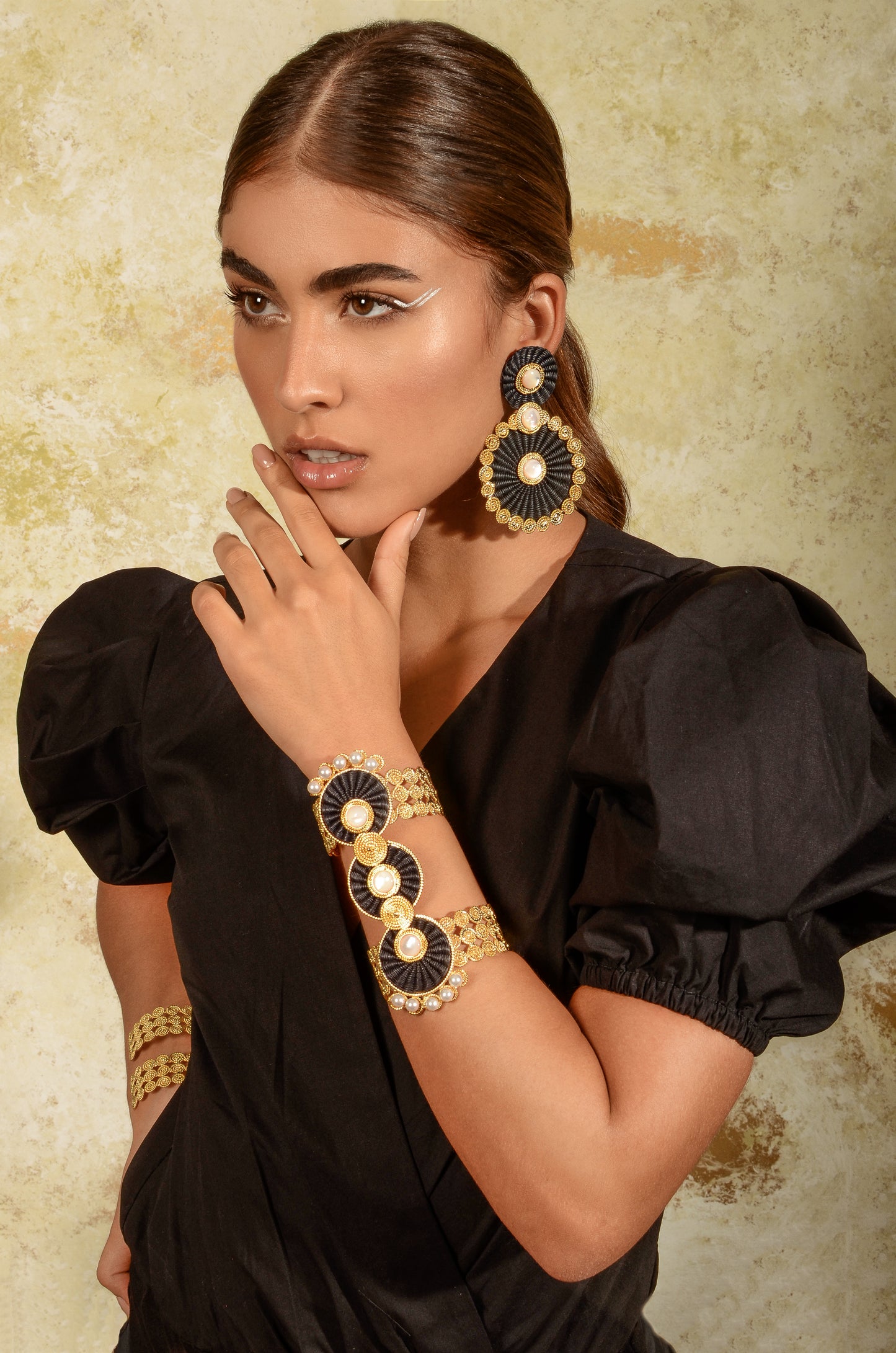 TROPICALIA IRACA BLACK EARRINGS