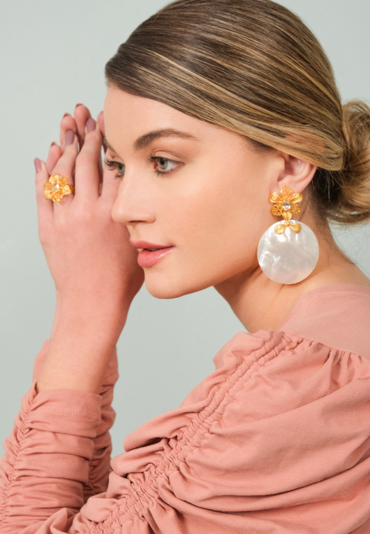 GARDENIA SHELL HOOPS
