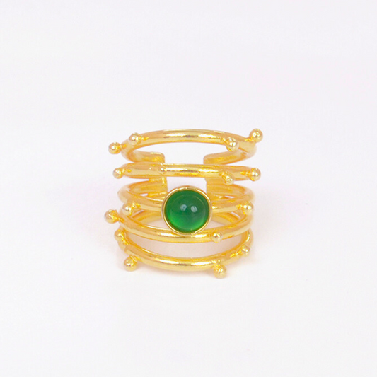 Anello con una gemma